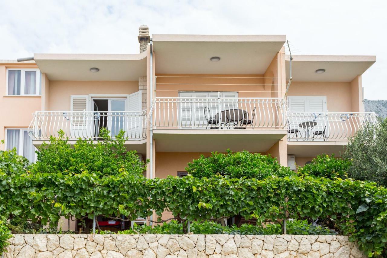 Apartments Iva Brstilo أوميس المظهر الخارجي الصورة