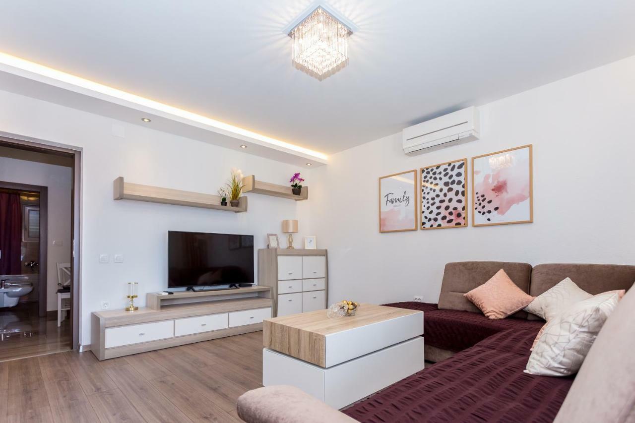 Apartments Iva Brstilo أوميس المظهر الخارجي الصورة