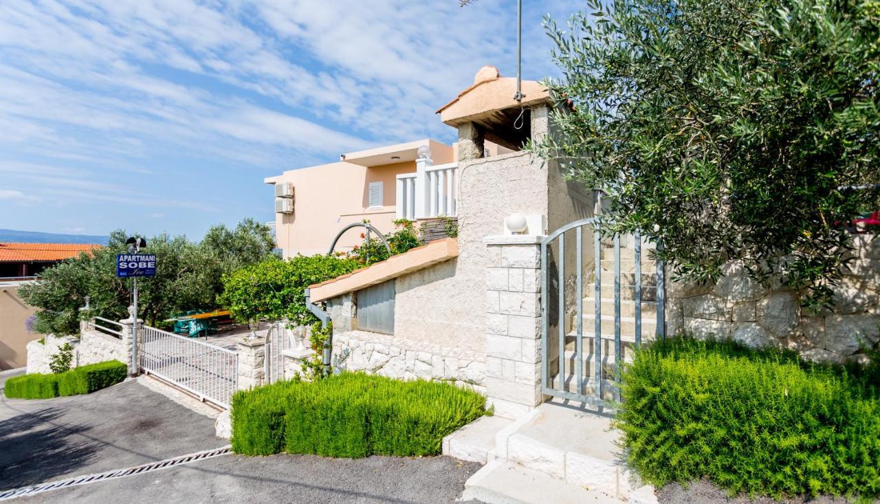 Apartments Iva Brstilo أوميس المظهر الخارجي الصورة
